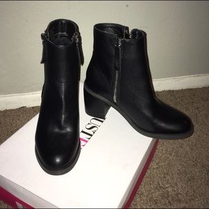 Heel boots